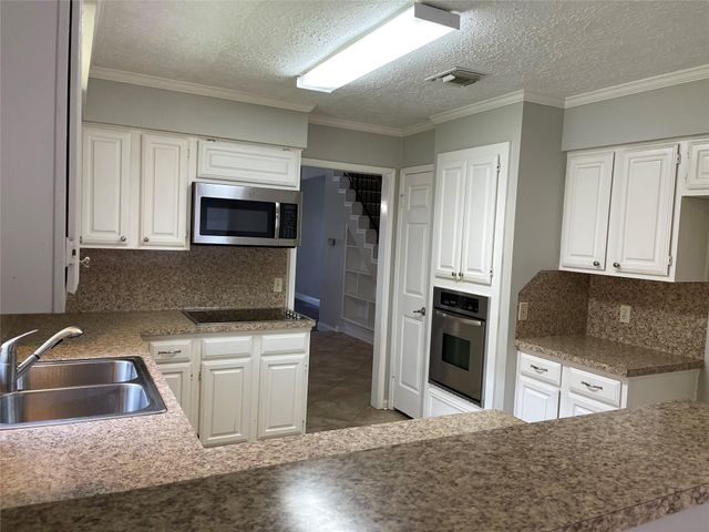 3118 Redcliff Drive, Sugar Land, TX 77479