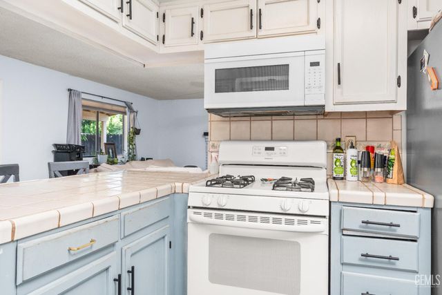 8767 Greenfield Park Drive, Bakersfield, CA 93307