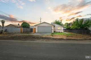 8767 Greenfield Park Drive, Bakersfield, CA 93307