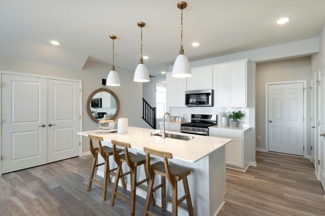 4738 AirLake Curve, Woodbury, MN 55129