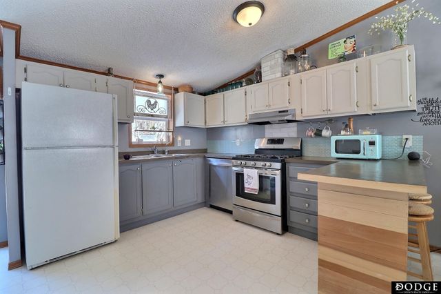 509 E Circle Drive, Hooper, NE 68031