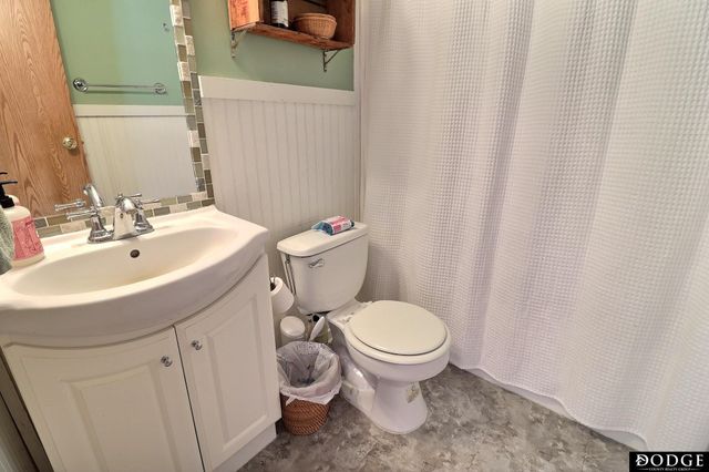 509 E Circle Drive, Hooper, NE 68031