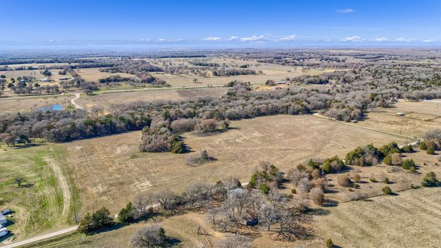 163 Twin Oaks Lane, Whitesboro, TX 76273