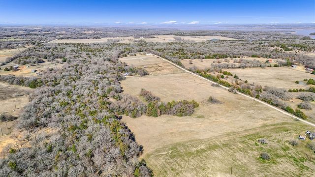 163 Twin Oaks Lane, Whitesboro, TX 76273