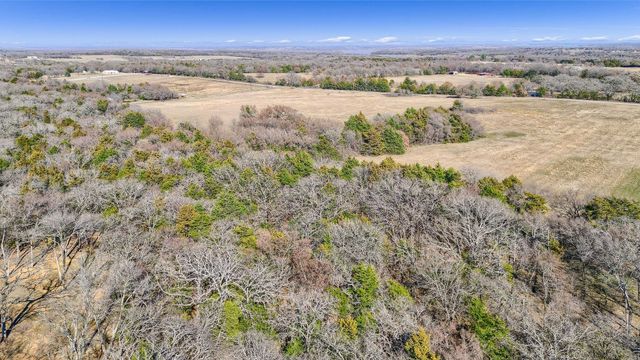 163 Twin Oaks Lane, Whitesboro, TX 76273