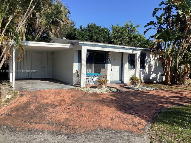 5741 Simms St, Hollywood, FL 33021