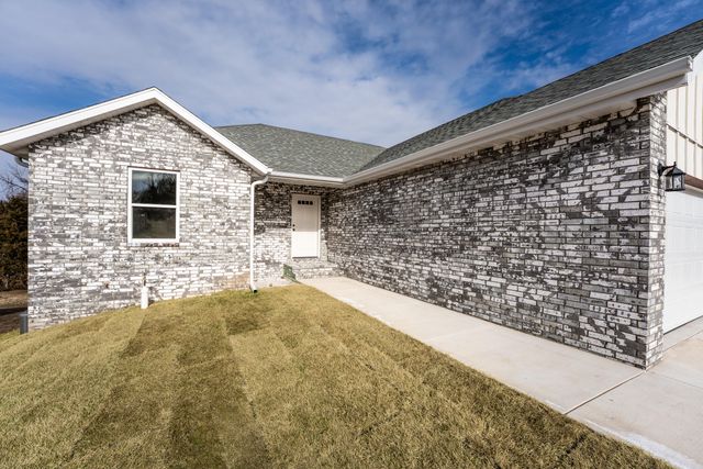 403 Wright Street, Willard, MO 65781