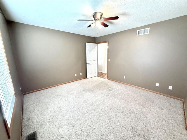 311 S COUNTRY CLUB Road, Maryville, MO 64468