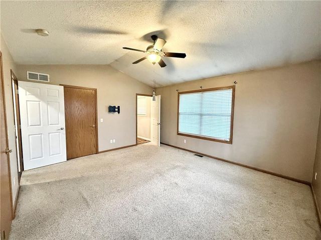 311 S COUNTRY CLUB Road, Maryville, MO 64468