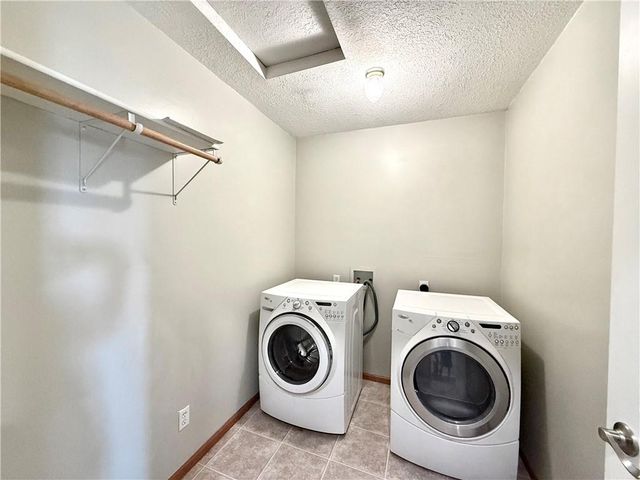 311 S COUNTRY CLUB Road, Maryville, MO 64468