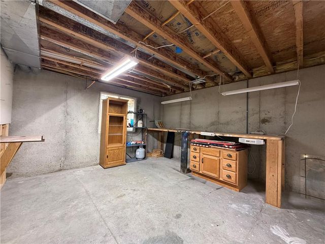 311 S COUNTRY CLUB Road, Maryville, MO 64468