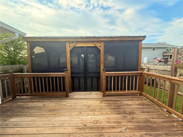 311 S COUNTRY CLUB Road, Maryville, MO 64468