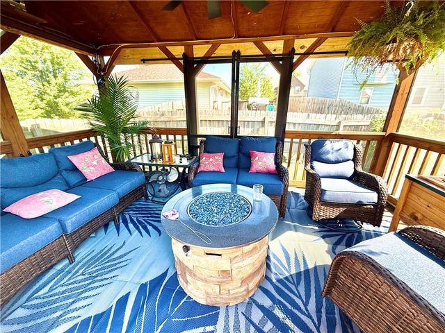 311 S COUNTRY CLUB Road, Maryville, MO 64468