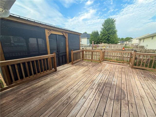 311 S COUNTRY CLUB Road, Maryville, MO 64468