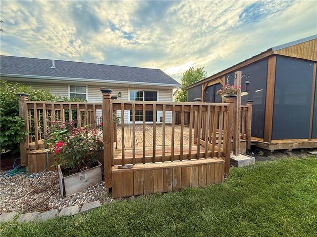 311 S COUNTRY CLUB Road, Maryville, MO 64468