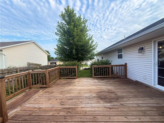 311 S COUNTRY CLUB Road, Maryville, MO 64468