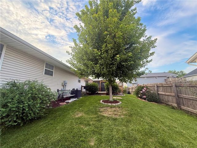 311 S COUNTRY CLUB Road, Maryville, MO 64468