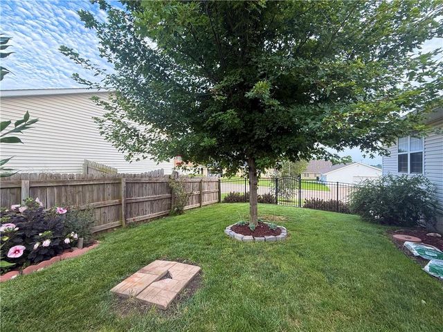 311 S COUNTRY CLUB Road, Maryville, MO 64468