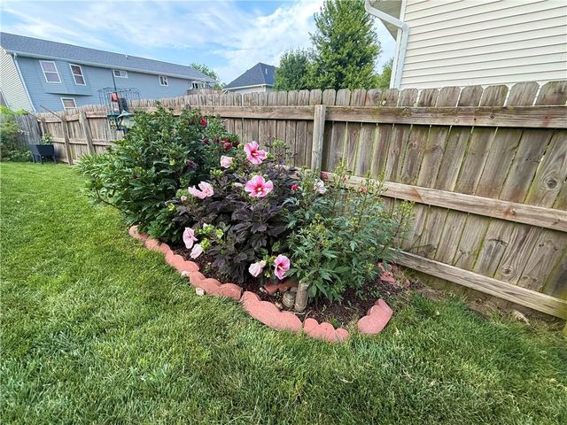 311 S COUNTRY CLUB Road, Maryville, MO 64468