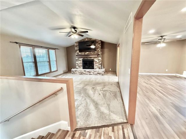 311 S COUNTRY CLUB Road, Maryville, MO 64468