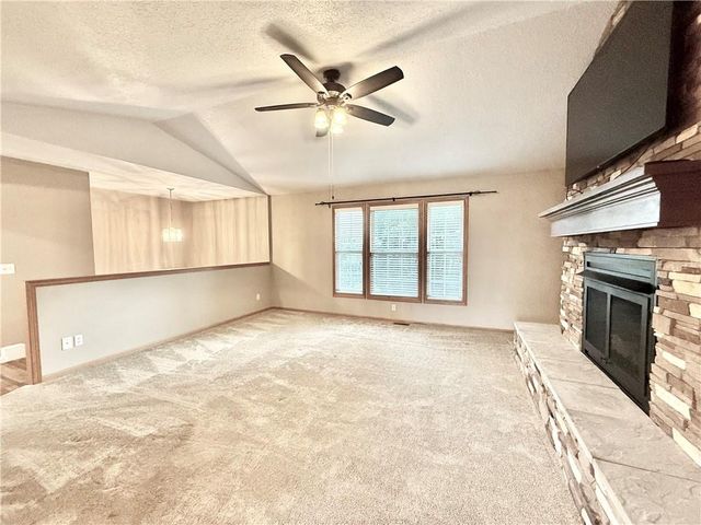 311 S COUNTRY CLUB Road, Maryville, MO 64468