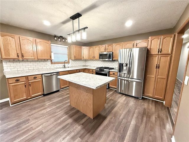 311 S COUNTRY CLUB Road, Maryville, MO 64468