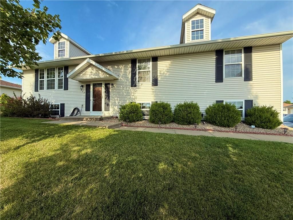 311 S COUNTRY CLUB Road, Maryville, MO 64468