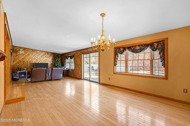 127 Mello Lane, Toms River, NJ 08753