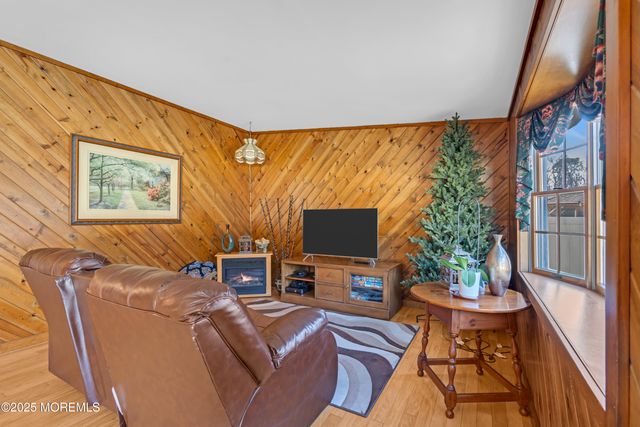 127 Mello Lane, Toms River, NJ 08753