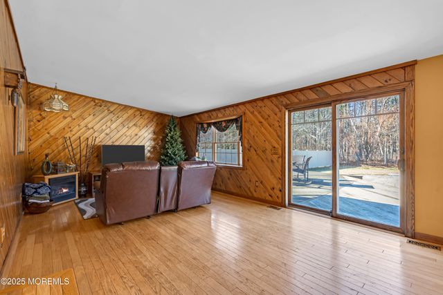 127 Mello Lane, Toms River, NJ 08753