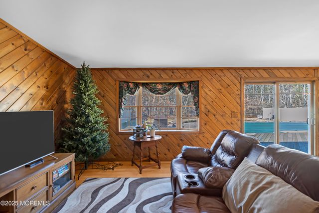 127 Mello Lane, Toms River, NJ 08753