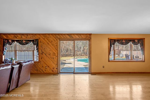 127 Mello Lane, Toms River, NJ 08753