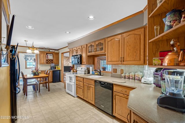 127 Mello Lane, Toms River, NJ 08753