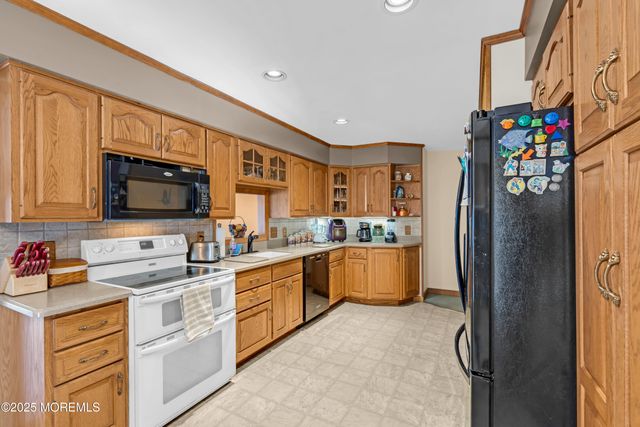 127 Mello Lane, Toms River, NJ 08753