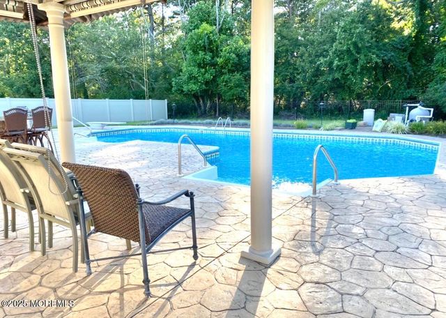 127 Mello Lane, Toms River, NJ 08753