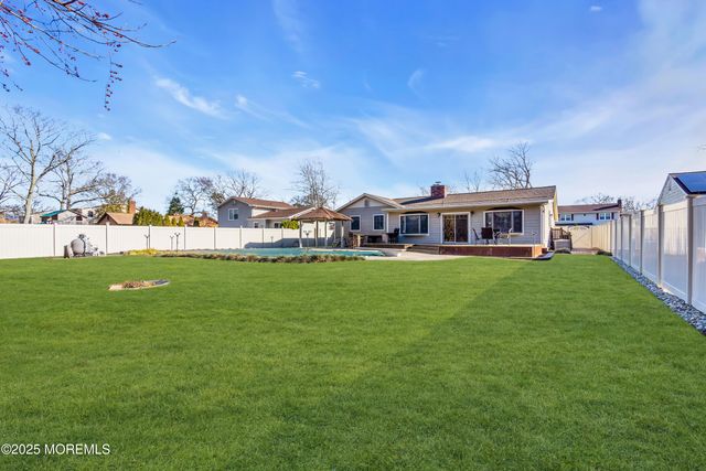 127 Mello Lane, Toms River, NJ 08753