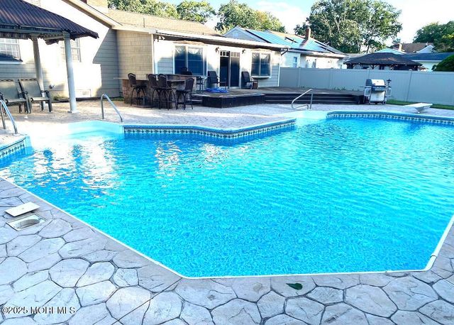 127 Mello Lane, Toms River, NJ 08753