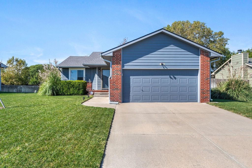 2400 E Spring Hill Dr, Goddard, KS 67052