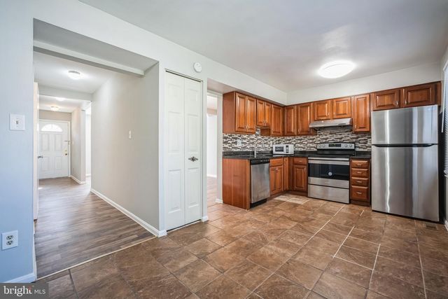 4834 NASH DR, Fairfax, VA 22032