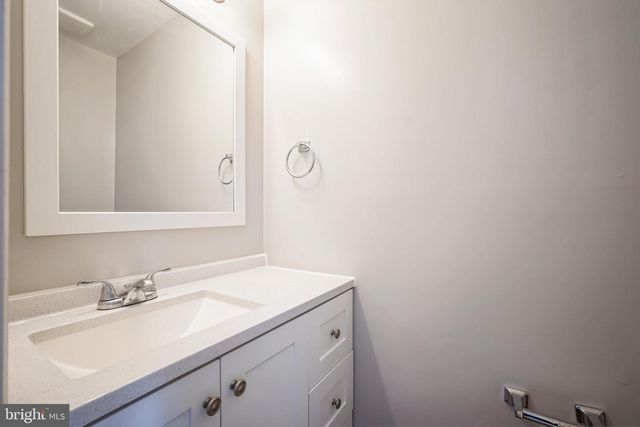 4834 NASH DR, Fairfax, VA 22032