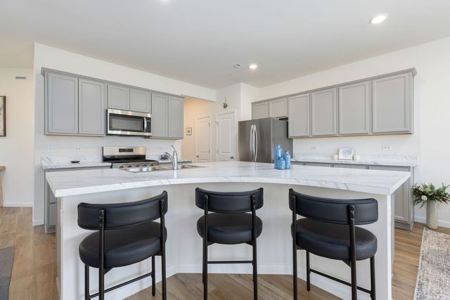 2265 Horseshoe Circle, Naperville, IL 60564