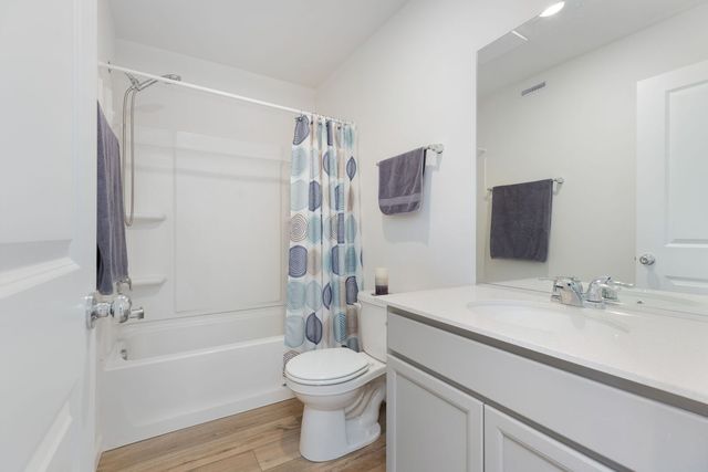 2265 Horseshoe Circle, Naperville, IL 60564