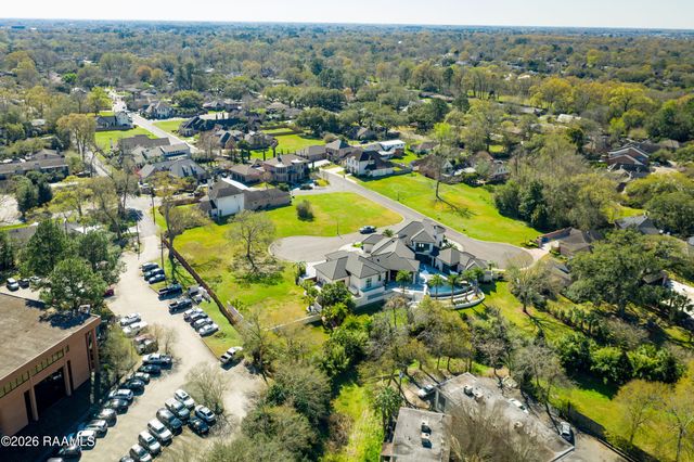 104 Grandmere Circle, Lafayette, LA 70503