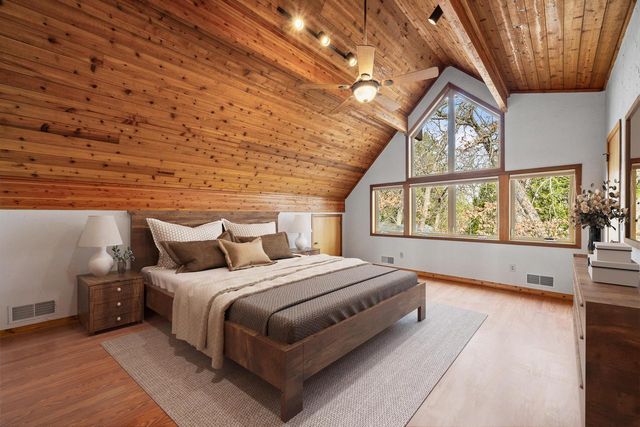 242 Waubun DRIVE, Fontana, WI 53125