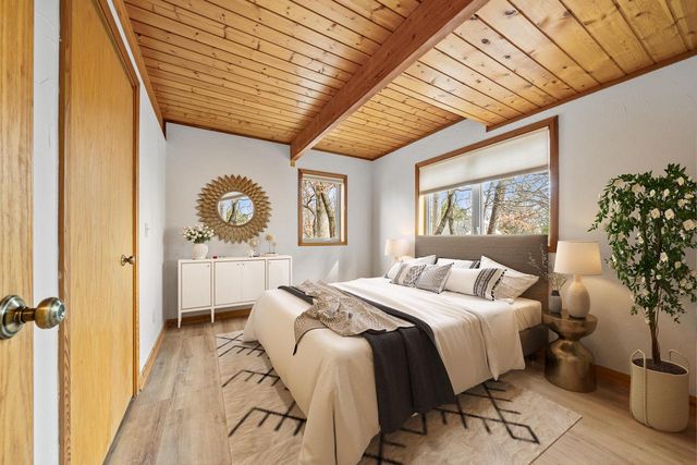 242 Waubun DRIVE, Fontana, WI 53125