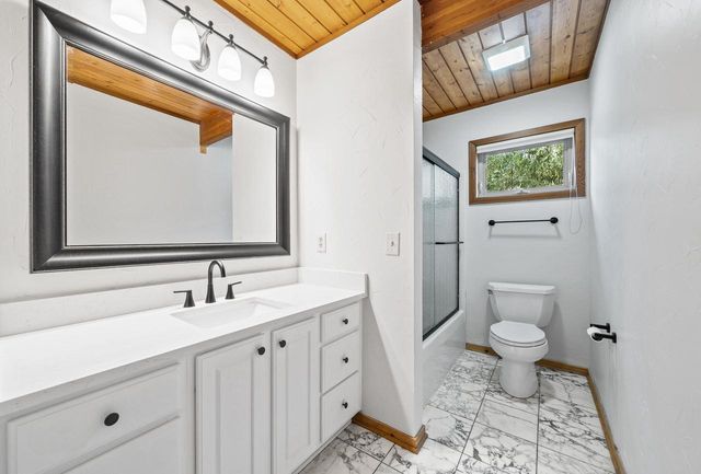 242 Waubun DRIVE, Fontana, WI 53125