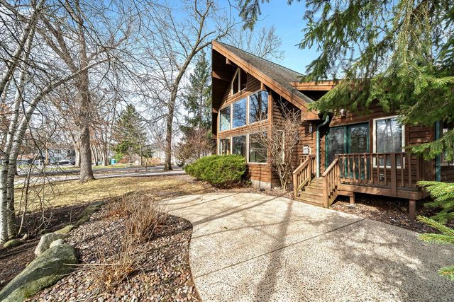 242 Waubun DRIVE, Fontana, WI 53125