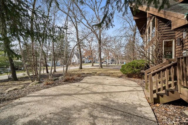 242 Waubun DRIVE, Fontana, WI 53125