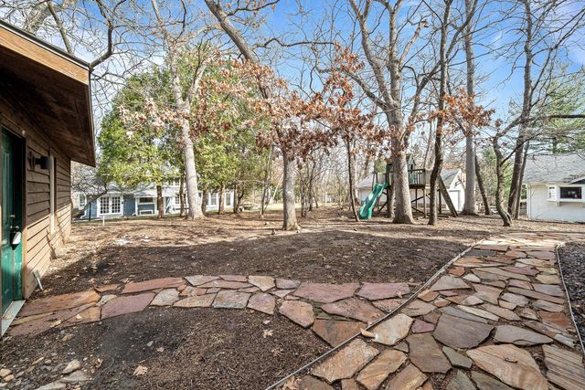 242 Waubun DRIVE, Fontana, WI 53125