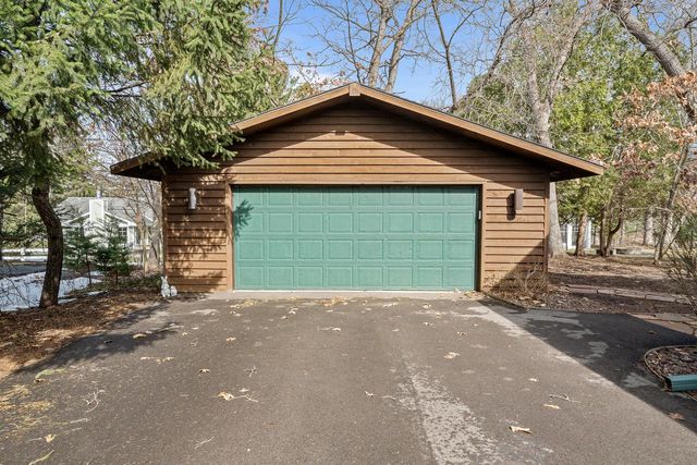 242 Waubun DRIVE, Fontana, WI 53125